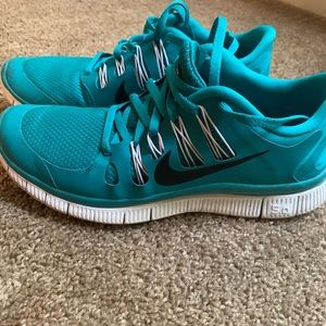 Teal Nike Free 5.0 (size 10) - good condition